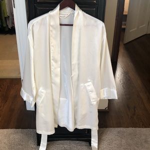 SALE: VICTORIA’S SECRET  satin short robe ONE SIZE